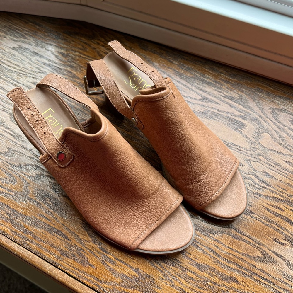 Franco Sarto Women's Tan Slingback Sandals